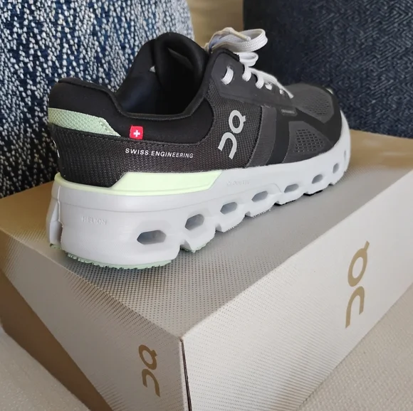 On Running Shadow | Lima Women's Cloudrunner 2 Wide - Picture 4 of 9